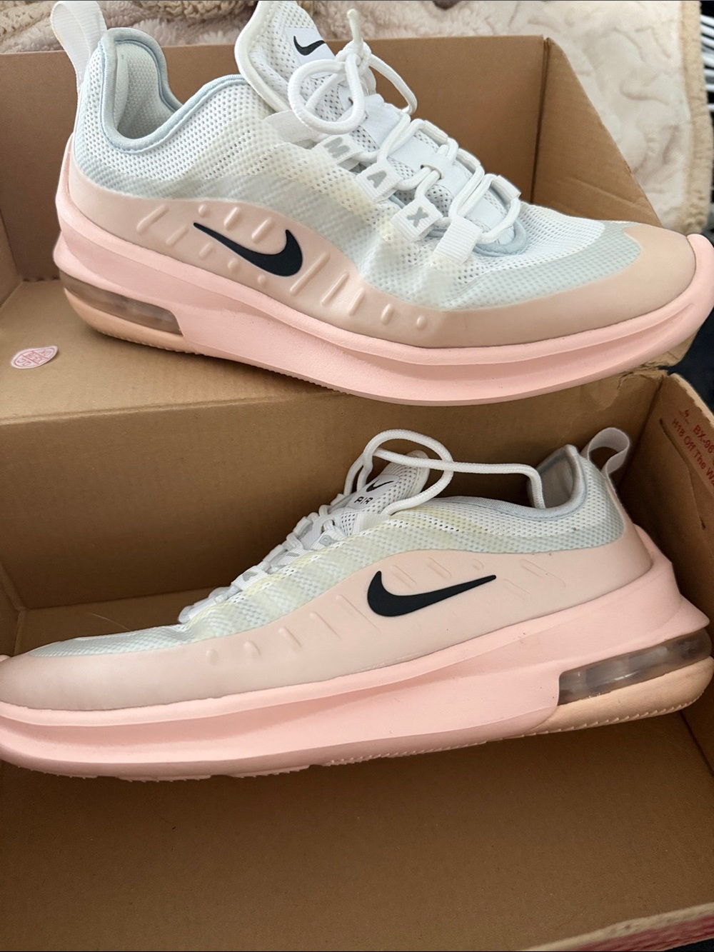 Women’s Nike Air Max Axis - Picture 3 of 4